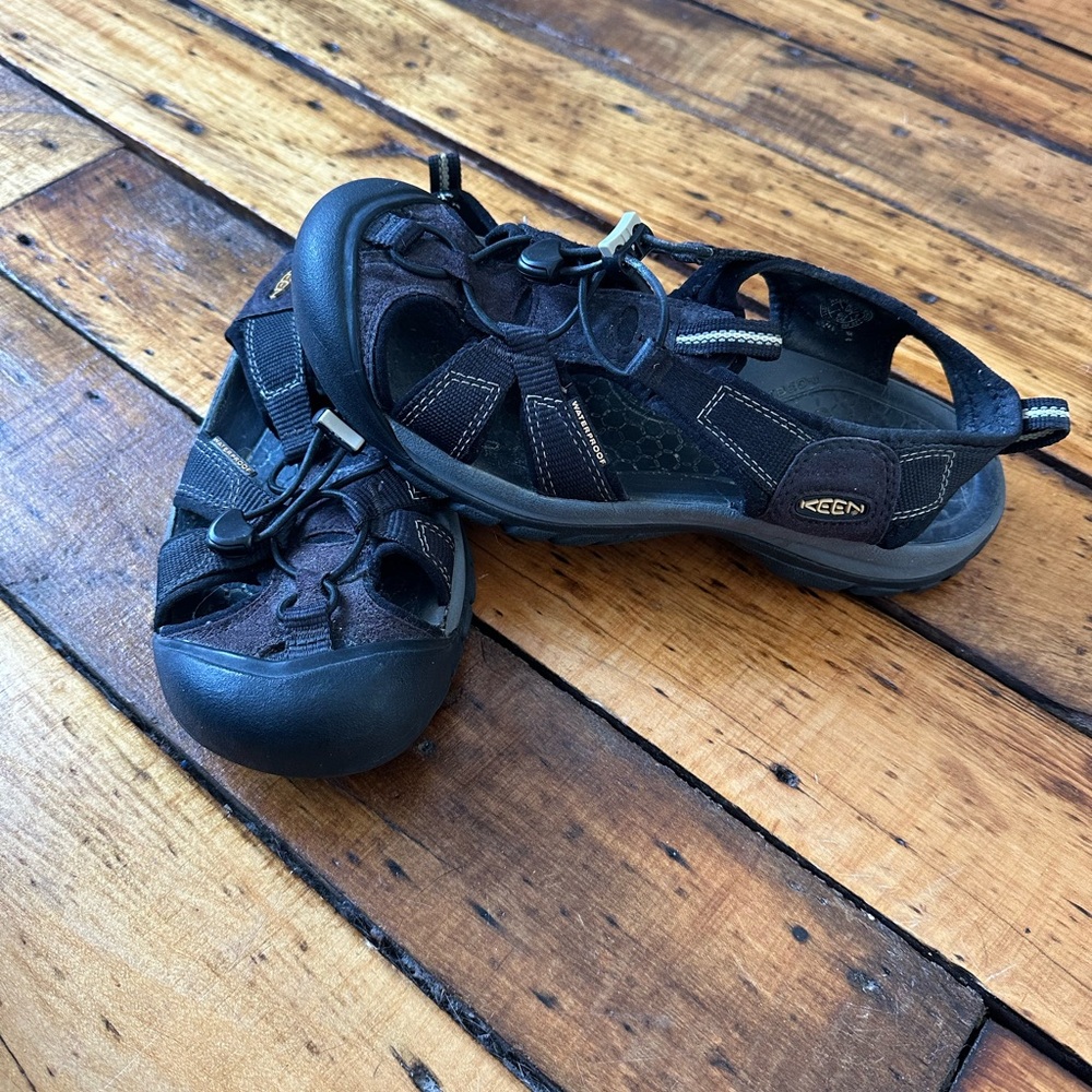 Keen Black Venice H2 women’s sandals
